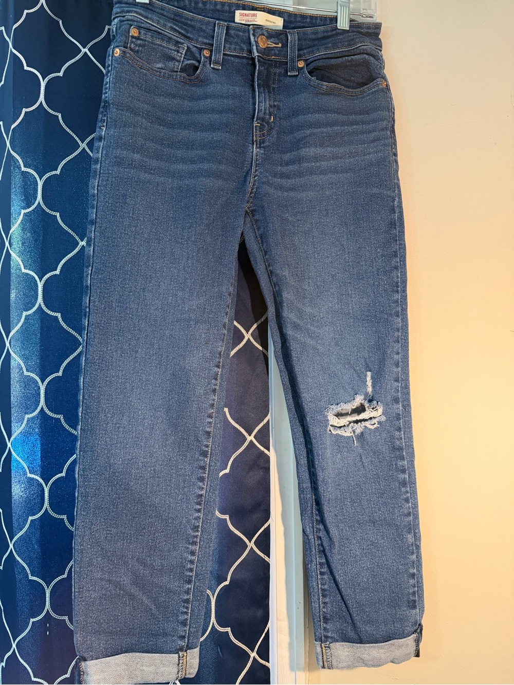 Signature by Levi Strauss Medium Blue Distressed Crop Boyfriend Jeans